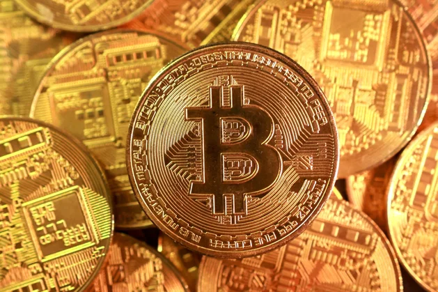 Bitcoin falls below $97,000! Long-term holders sell off in droves, market sentiment turns bearish.-OzABC